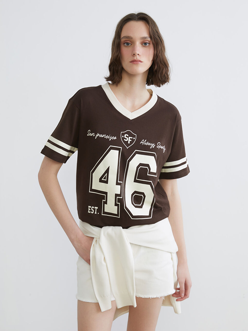 تیشێرت قاوه‌یی ژن