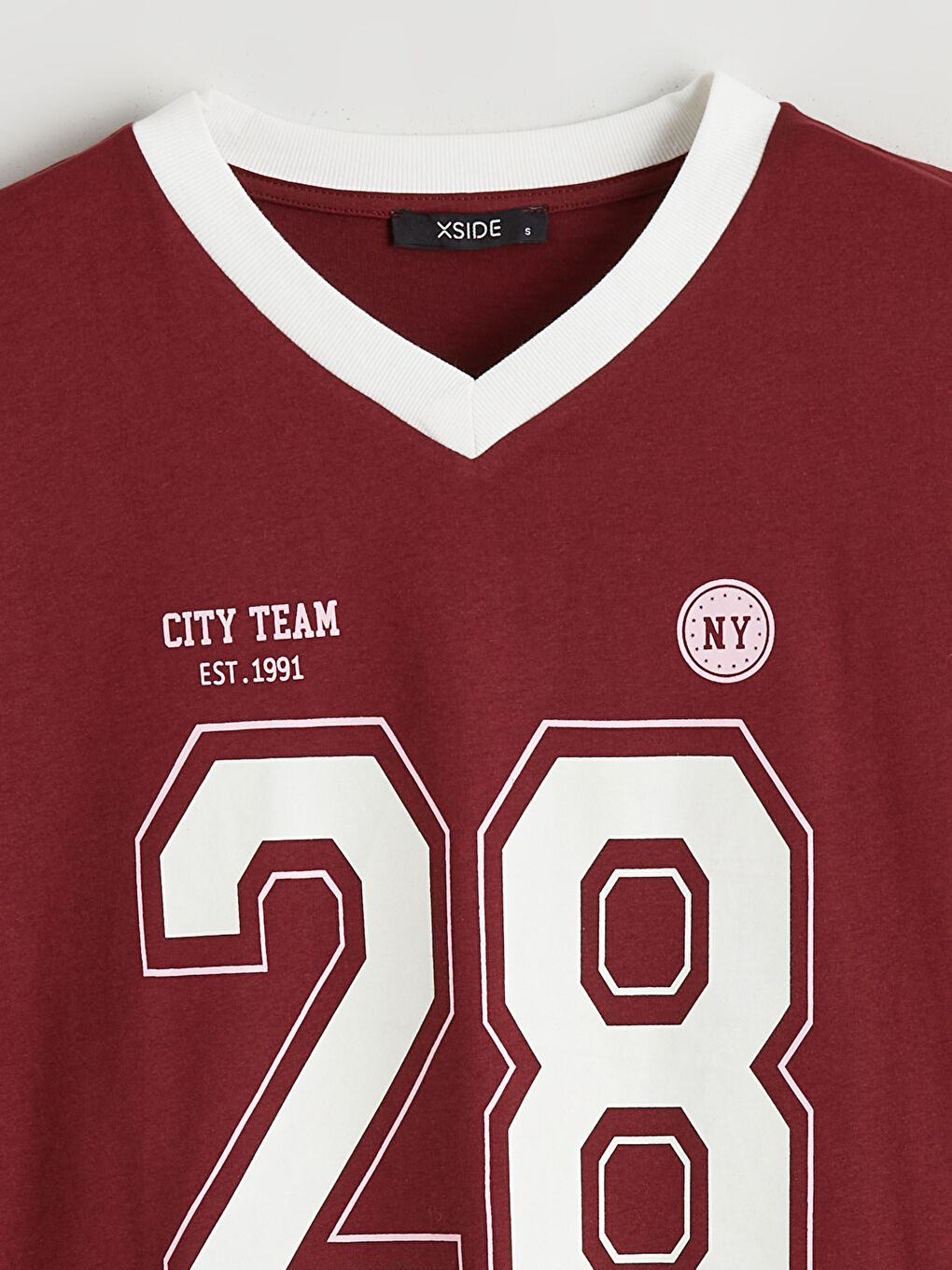 v жағалы принтті оверсайз әйелдер футболкасы-5