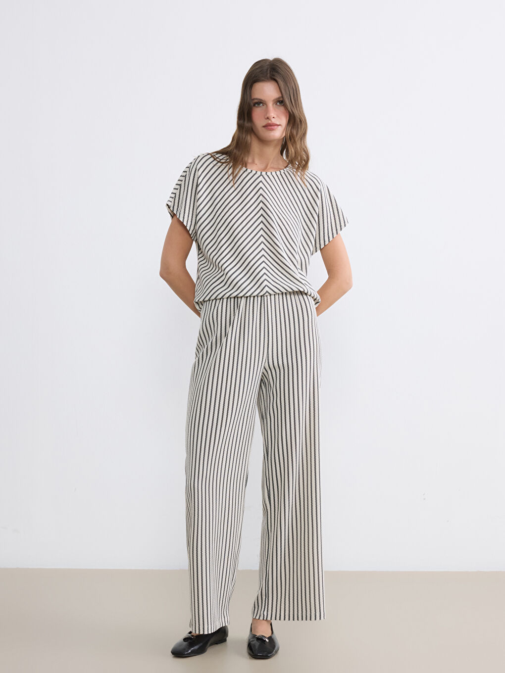 Еластични раирани дамски панталони