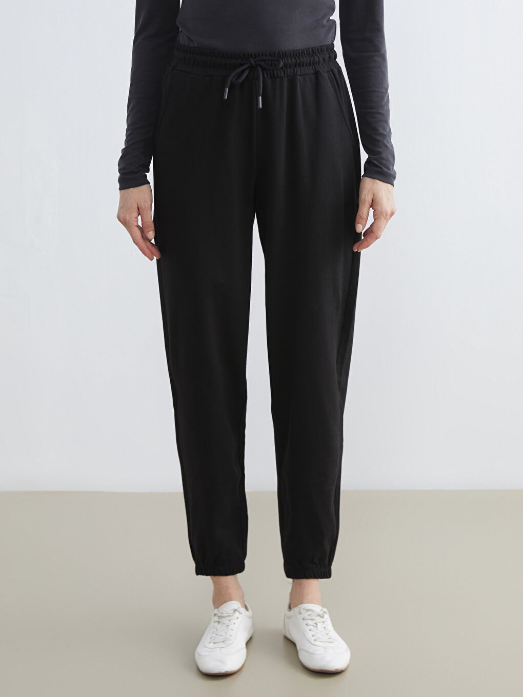 بنطال رياضي رياضي أسود امرأة-1