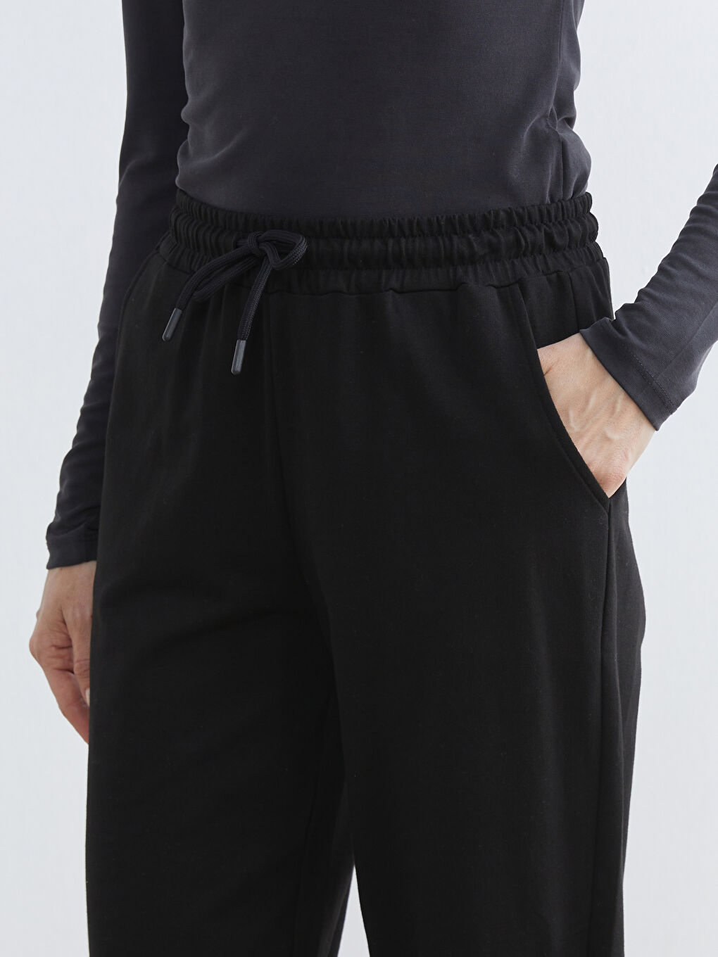 بنطال رياضي رياضي أسود امرأة-2