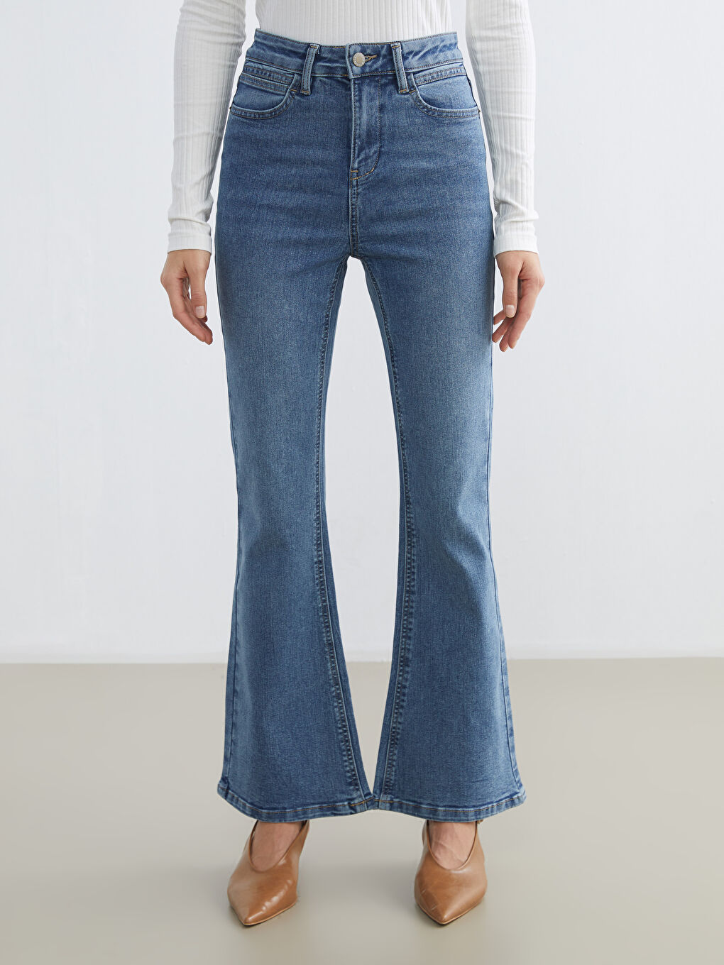 Γυναικείο παντελόνι τζιν με καμπάνα-1