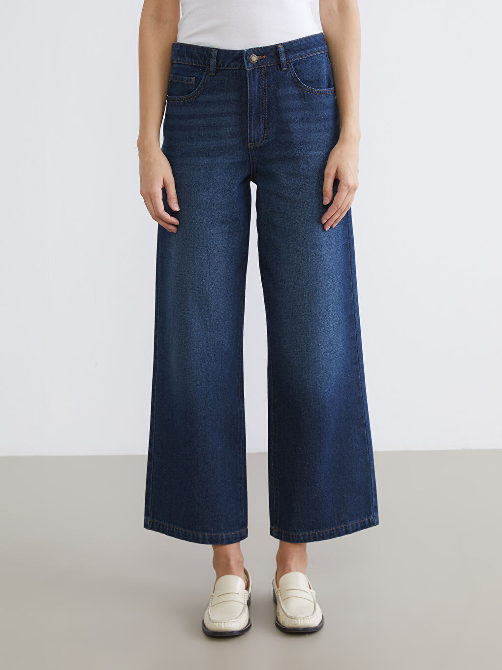 Женские джинсы широкого кроя-1