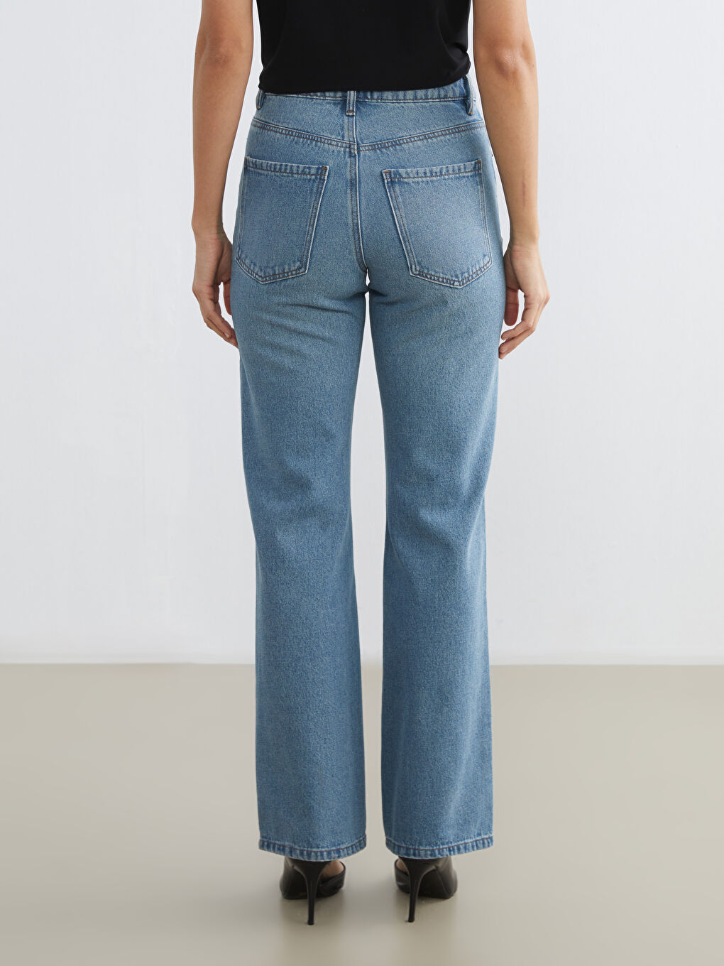 Women's Straight Fit Jeans-3