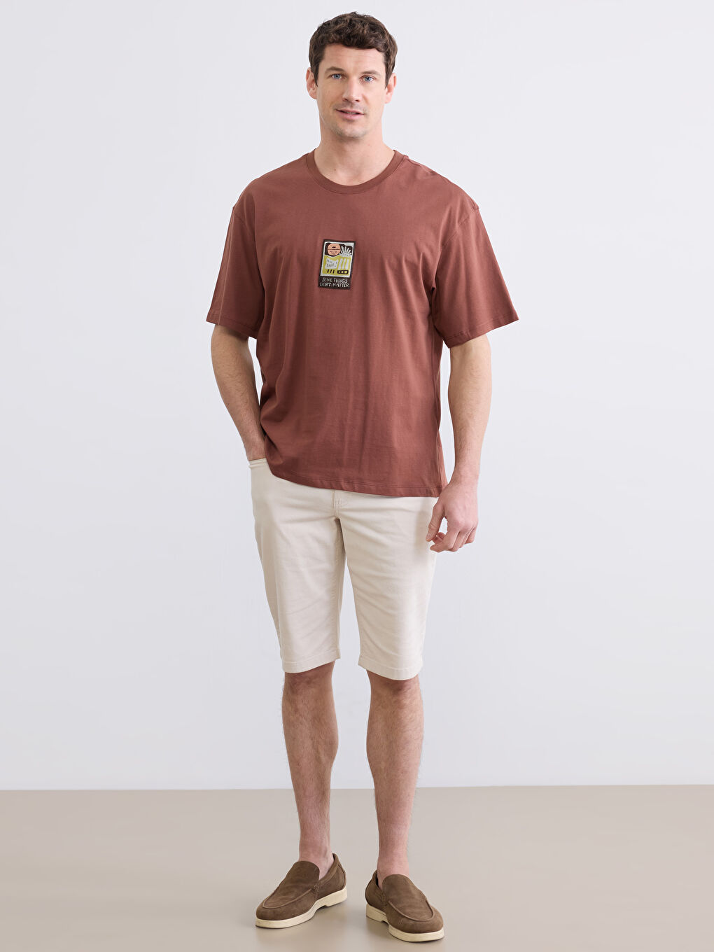 Kahverengi Bisiklet Yaka Baskılı Penye Erkek Tişört-1