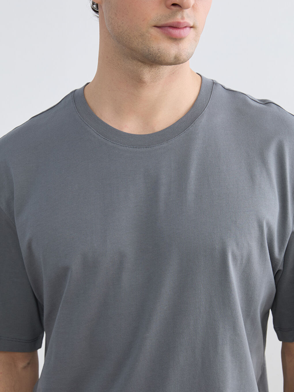 Gri Bisiklet Yaka Baskılı Penye Erkek Tişört-2