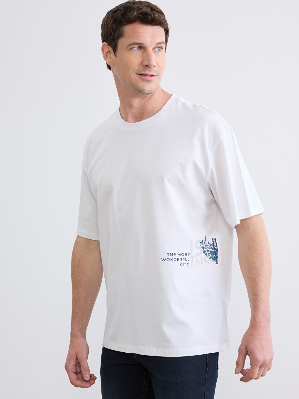 Beyaz Bisiklet Yaka İstanbul Baskılı Erkek Tişört