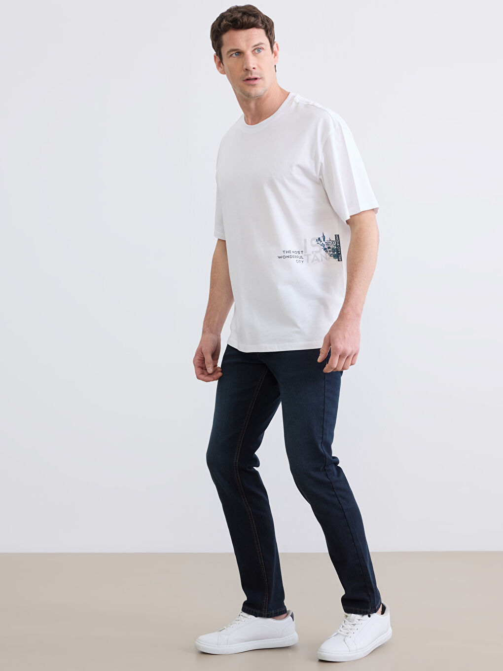 Beyaz Bisiklet Yaka İstanbul Baskılı Erkek Tişört-1