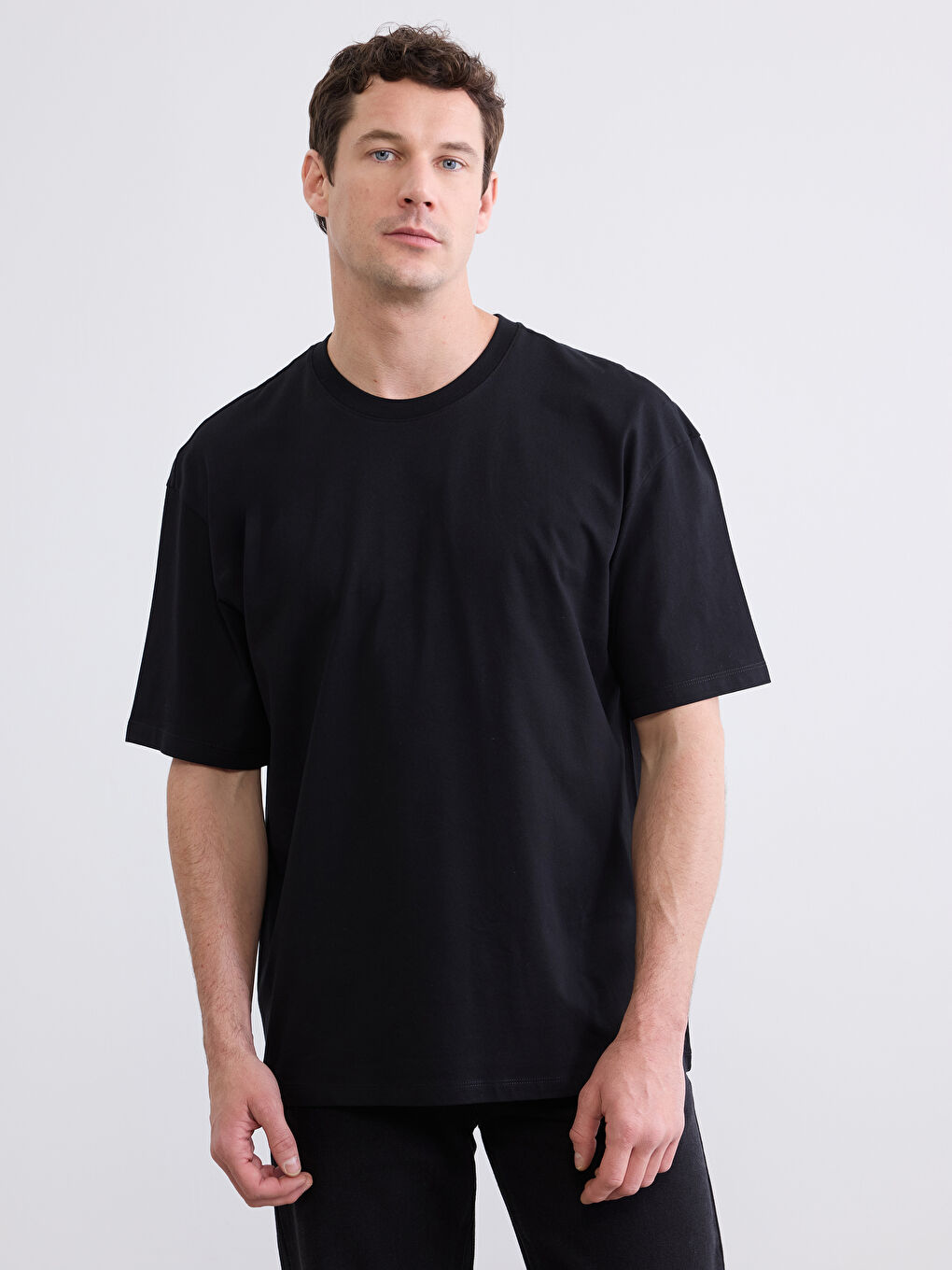 Siyah Bisiklet Yaka Erkek Tişört