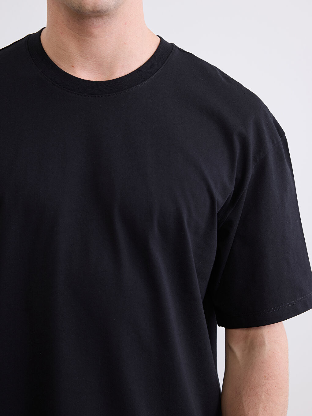 Siyah Bisiklet Yaka Erkek Tişört-2