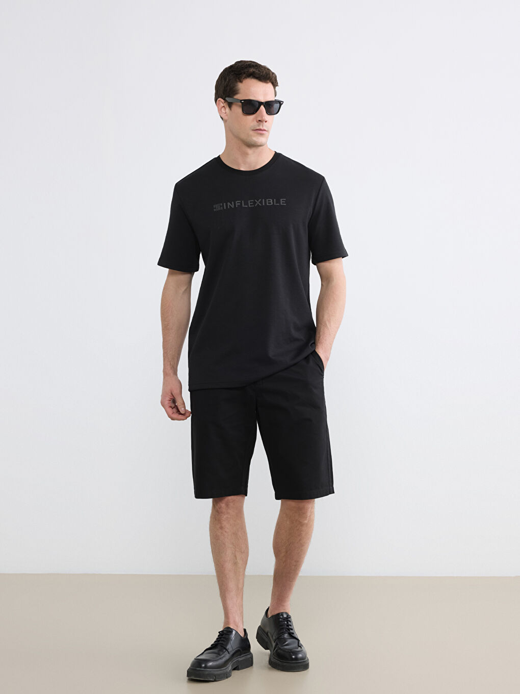 Siyah Standart Kalıp Erkek Şort