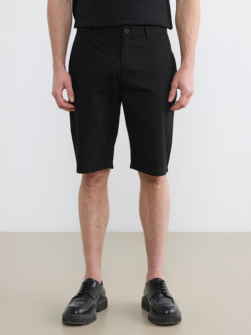 Siyah Standart Kalıp Erkek Şort-1