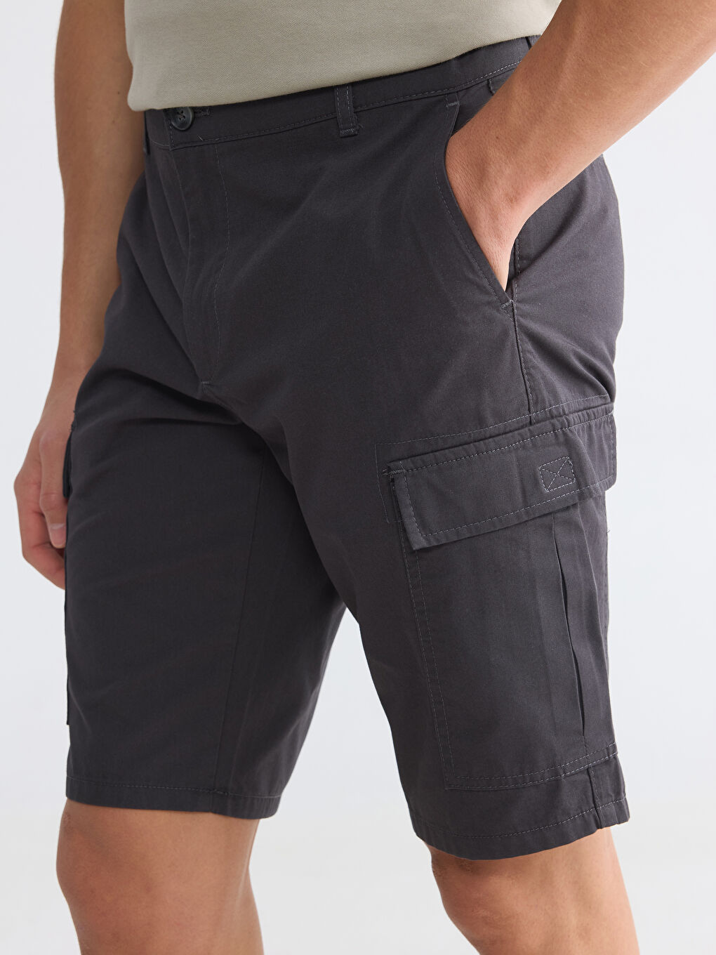 Loose Fit Men's Cargo Shorts-2