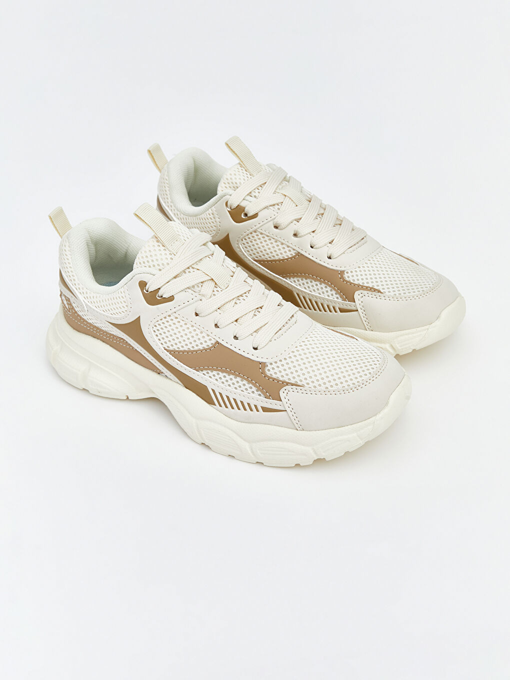 پێڵاوی وەرزشی بێجی ژن