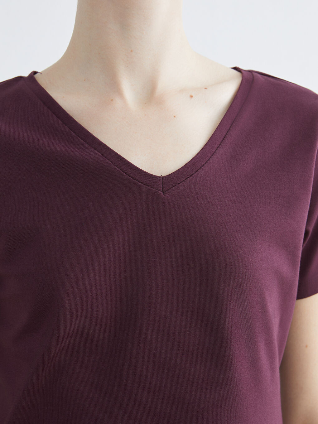 Mürdüm V Yaka Kadın Tişört-2