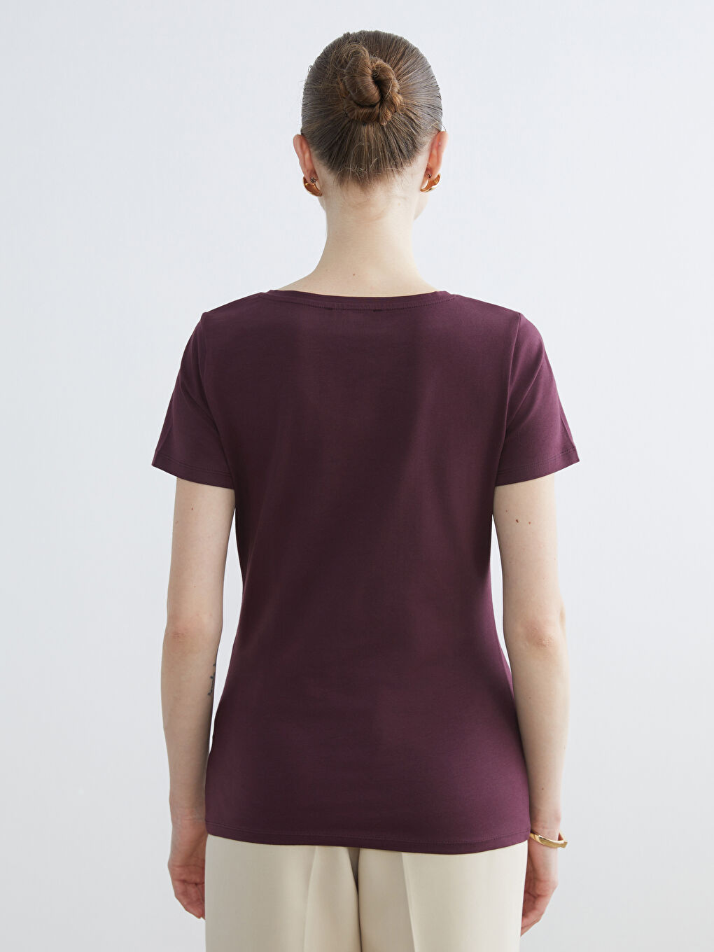 Mürdüm V Yaka Kadın Tişört-3