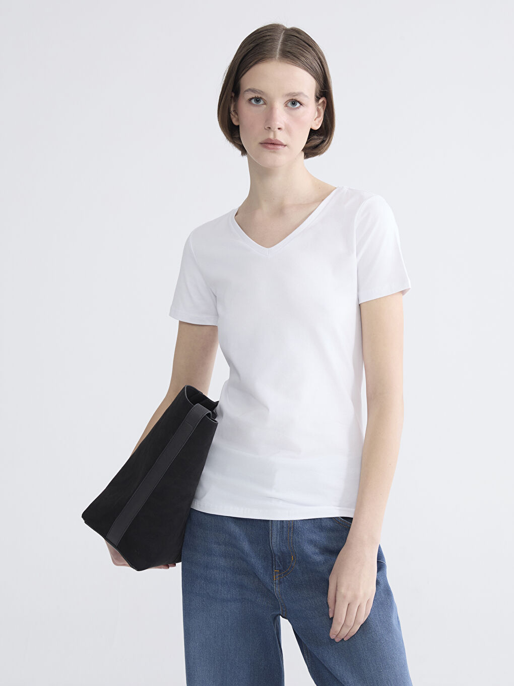 Beyaz V Yaka Kadın Tişört