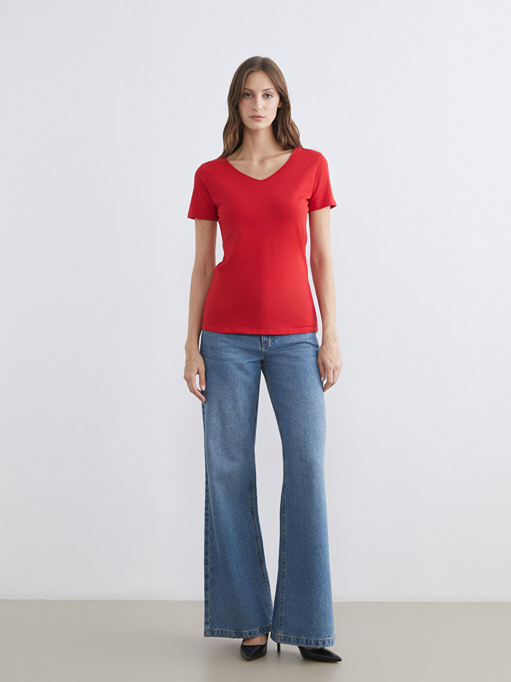 әйелдерге арналған v жағалы футболка-1