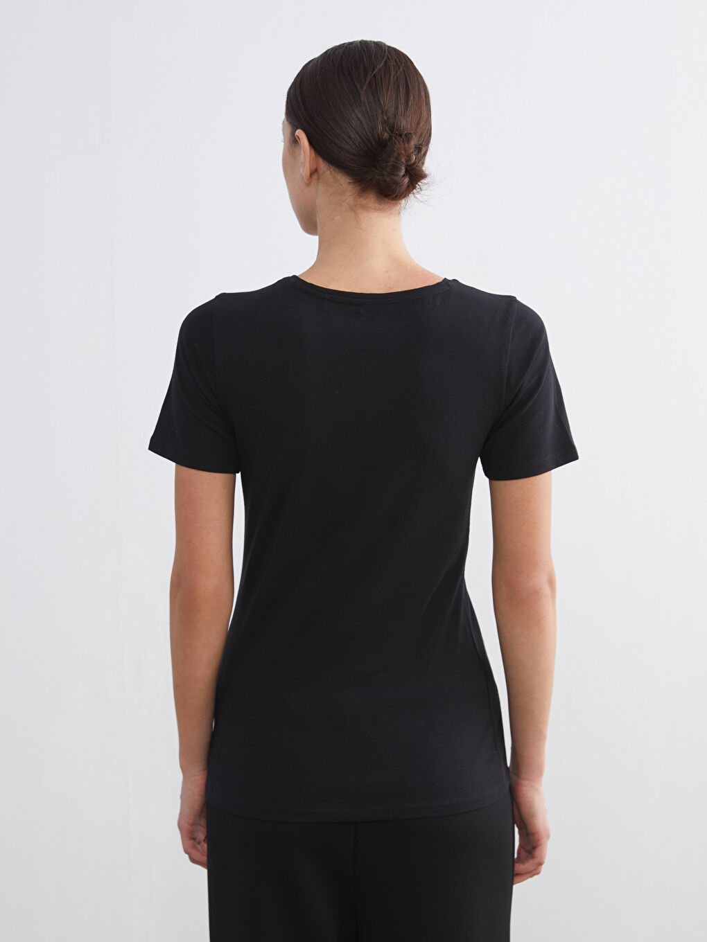 Siyah Bisiklet Yaka Kadın Tişört-3