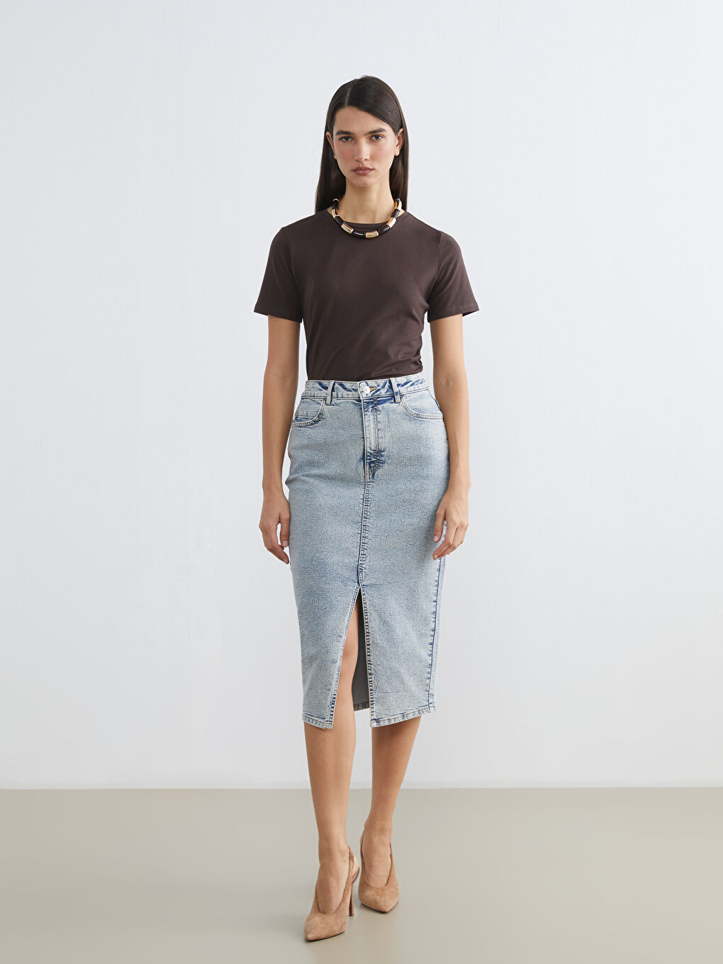 Kahverengi Bisiklet Yaka Kadın Tişört-1