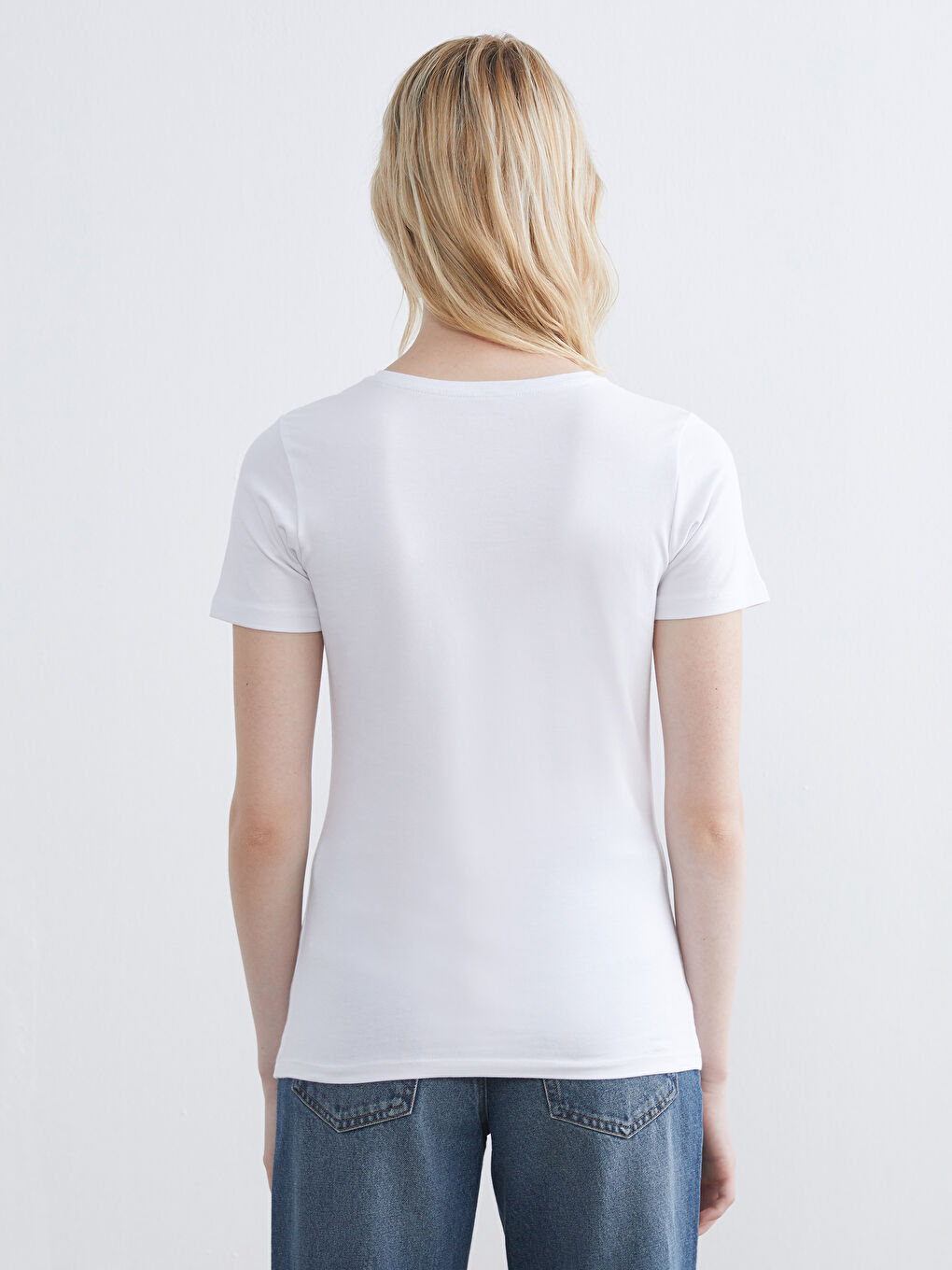 Beyaz Bisiklet Yaka Kadın Tişört-3