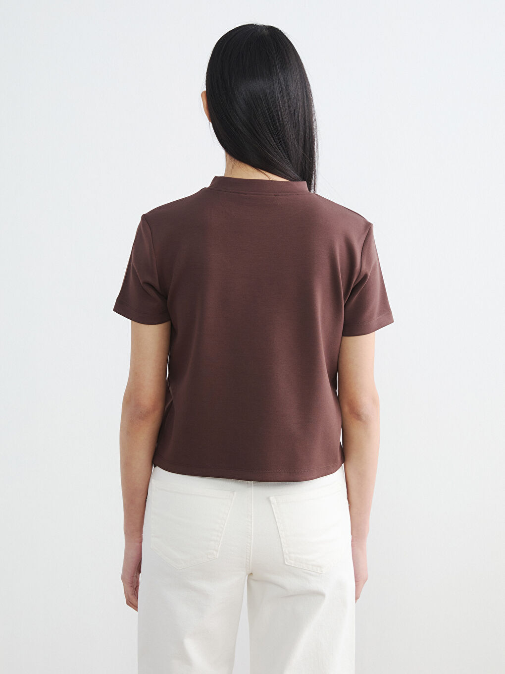 Kahverengi Dik Yaka Kadın Tişört-3