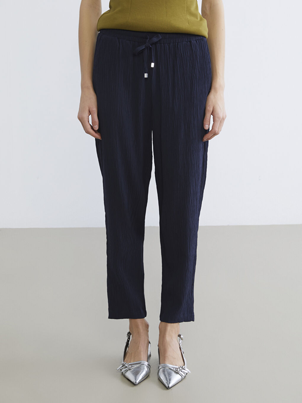 Elastic Waist Carrot Fit Women's Trousers-1