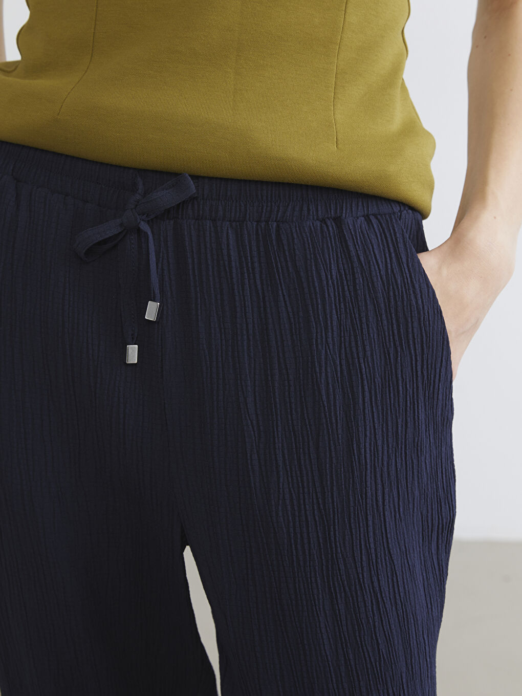 Elastic Waist Carrot Fit Women's Trousers-2