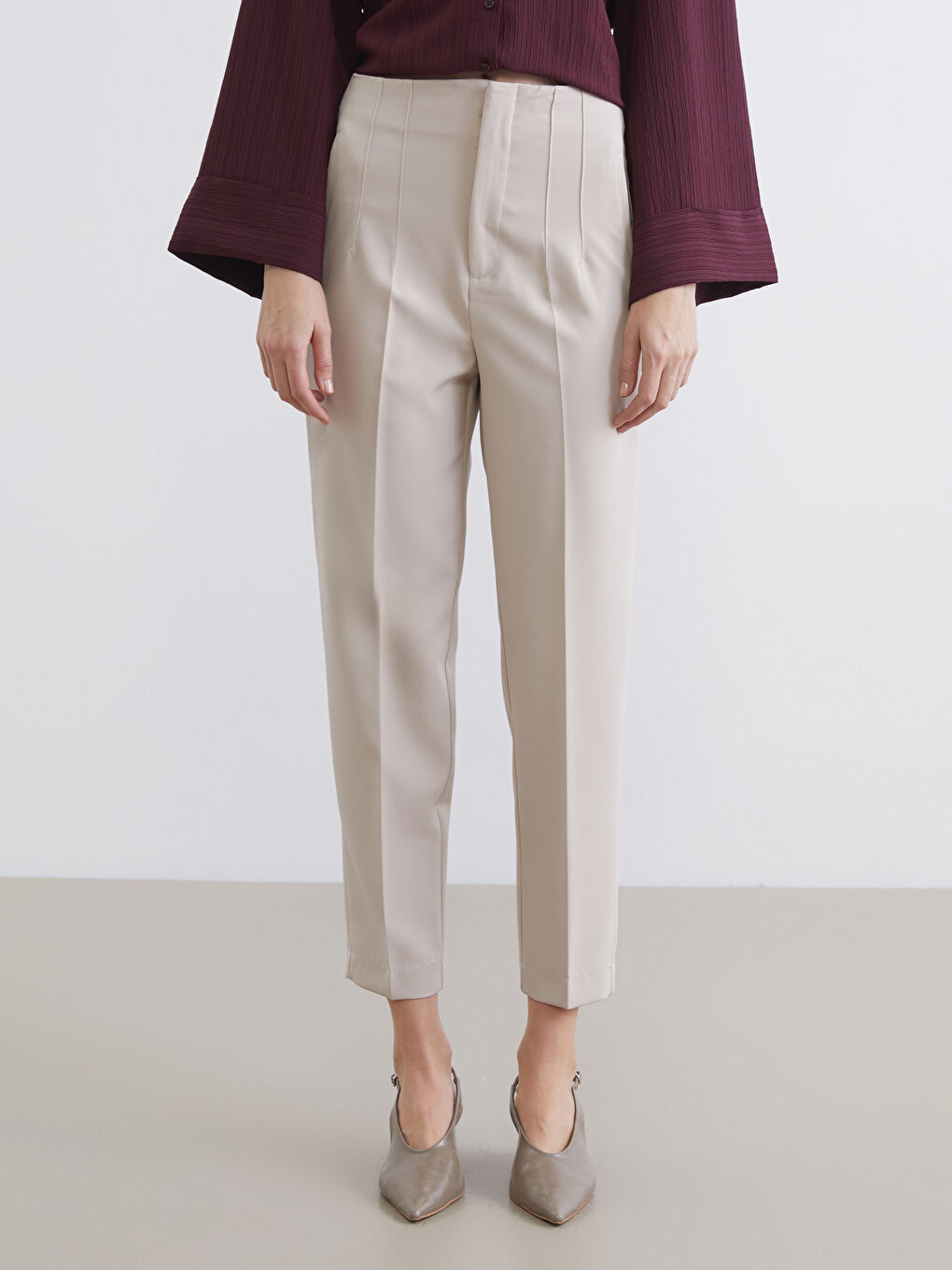 Плисиран панталон с висока талия и стеснен крачол за жени-1