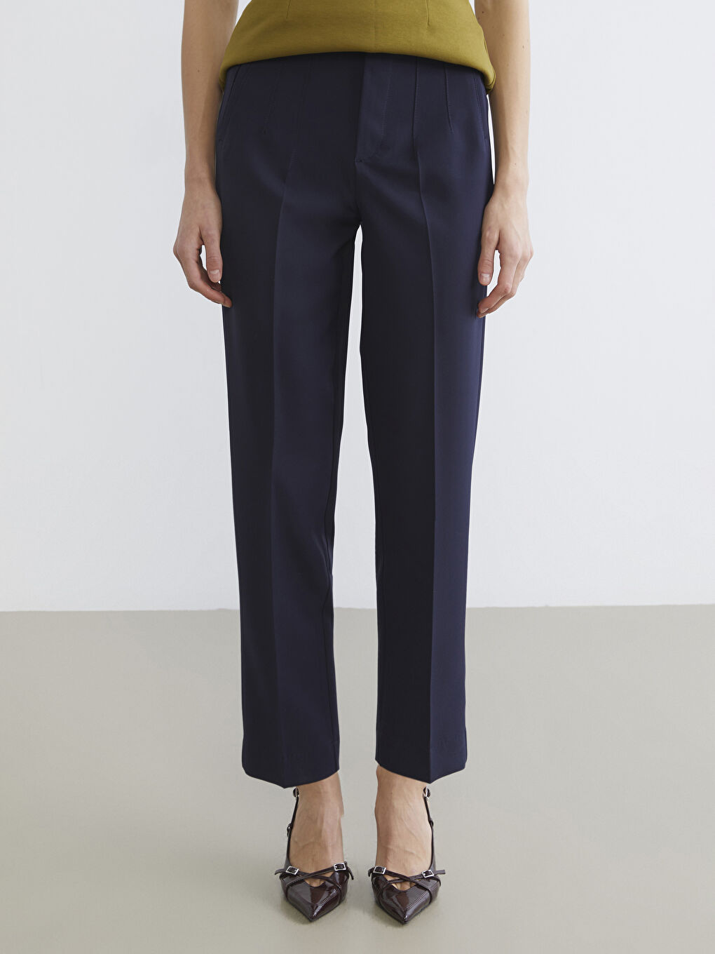 TAMNO PLAVA Pantalone Žena-1