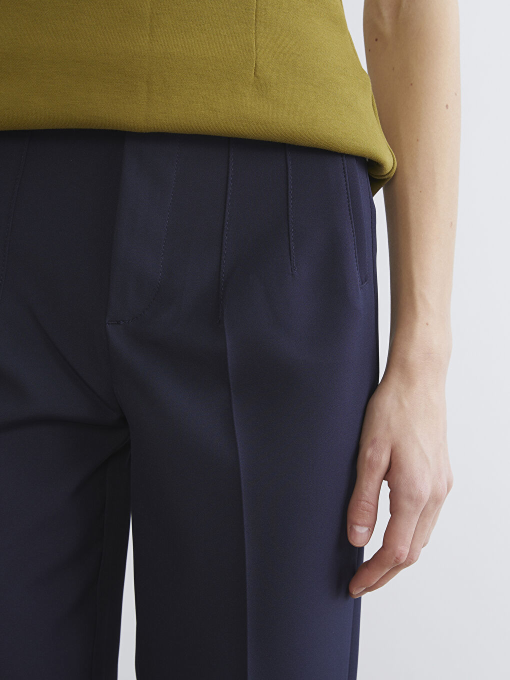 TAMNO PLAVA Pantalone Žena-2