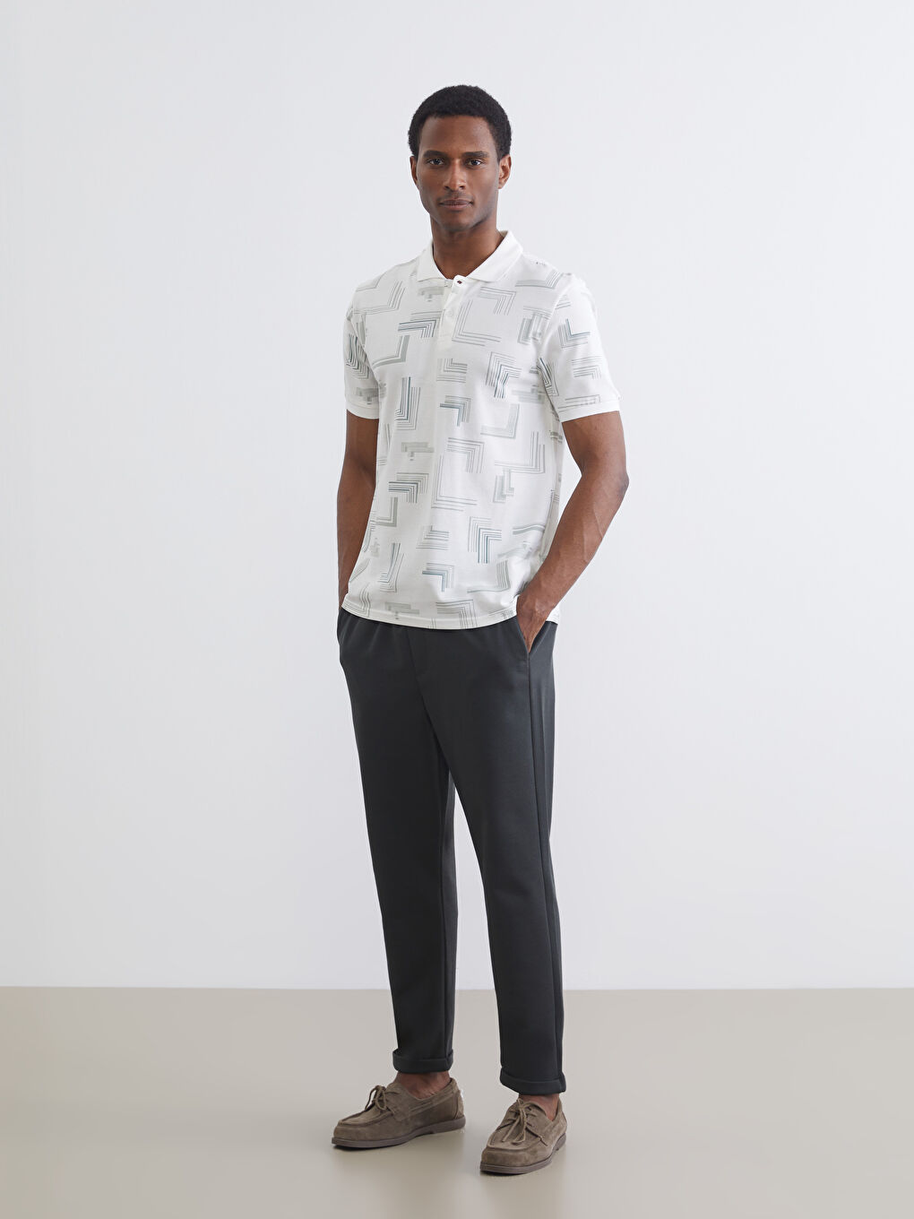 تي شيرت ياقة بولو منقوش بيكيه للرجال-1