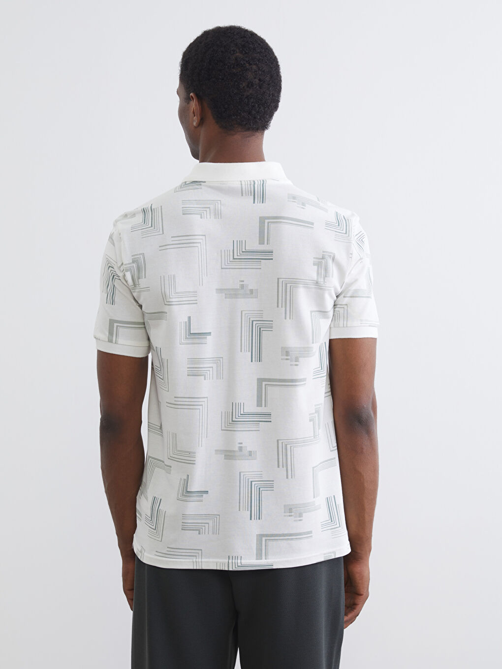 تي شيرت ياقة بولو منقوش بيكيه للرجال-3