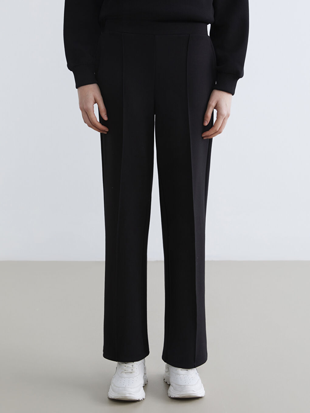 Siyah Beli Lastikli Geniş Paça Kadın Eşofman Altı-1