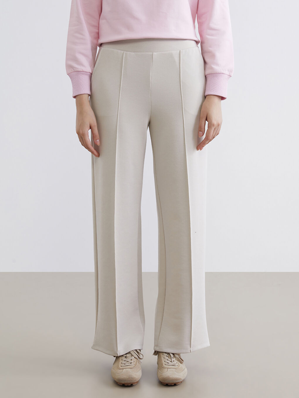 Gri Beli Lastikli Geniş Paça Kadın Eşofman Altı-1