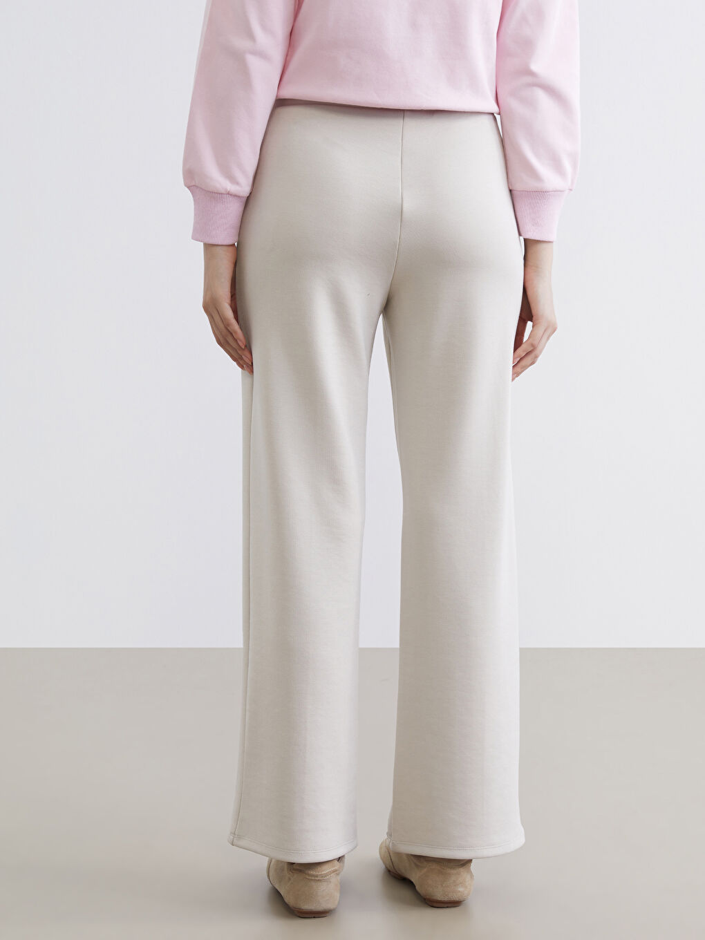 Gri Beli Lastikli Geniş Paça Kadın Eşofman Altı-3