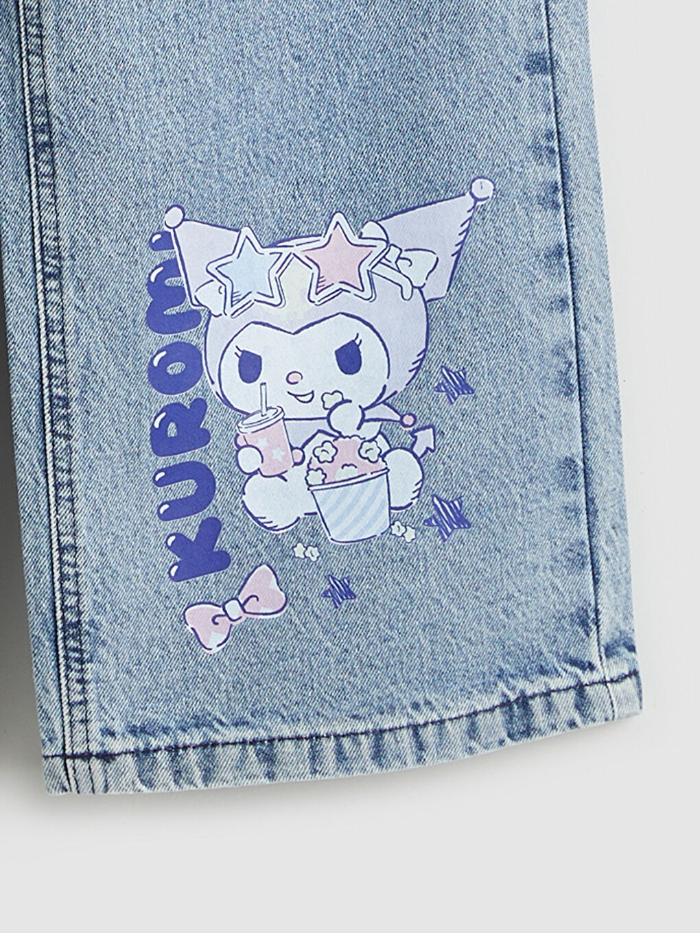 جينز واسع للبنات بطبعة كورومي-2