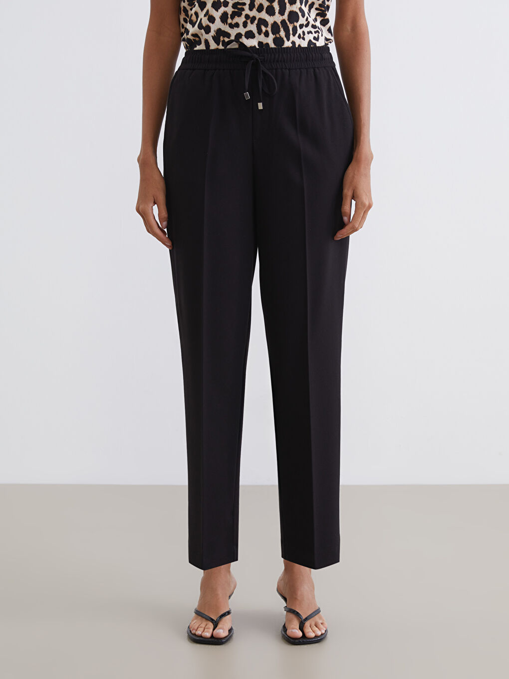 Women's Carrot Fit Trousers with Elastic Waistband-1