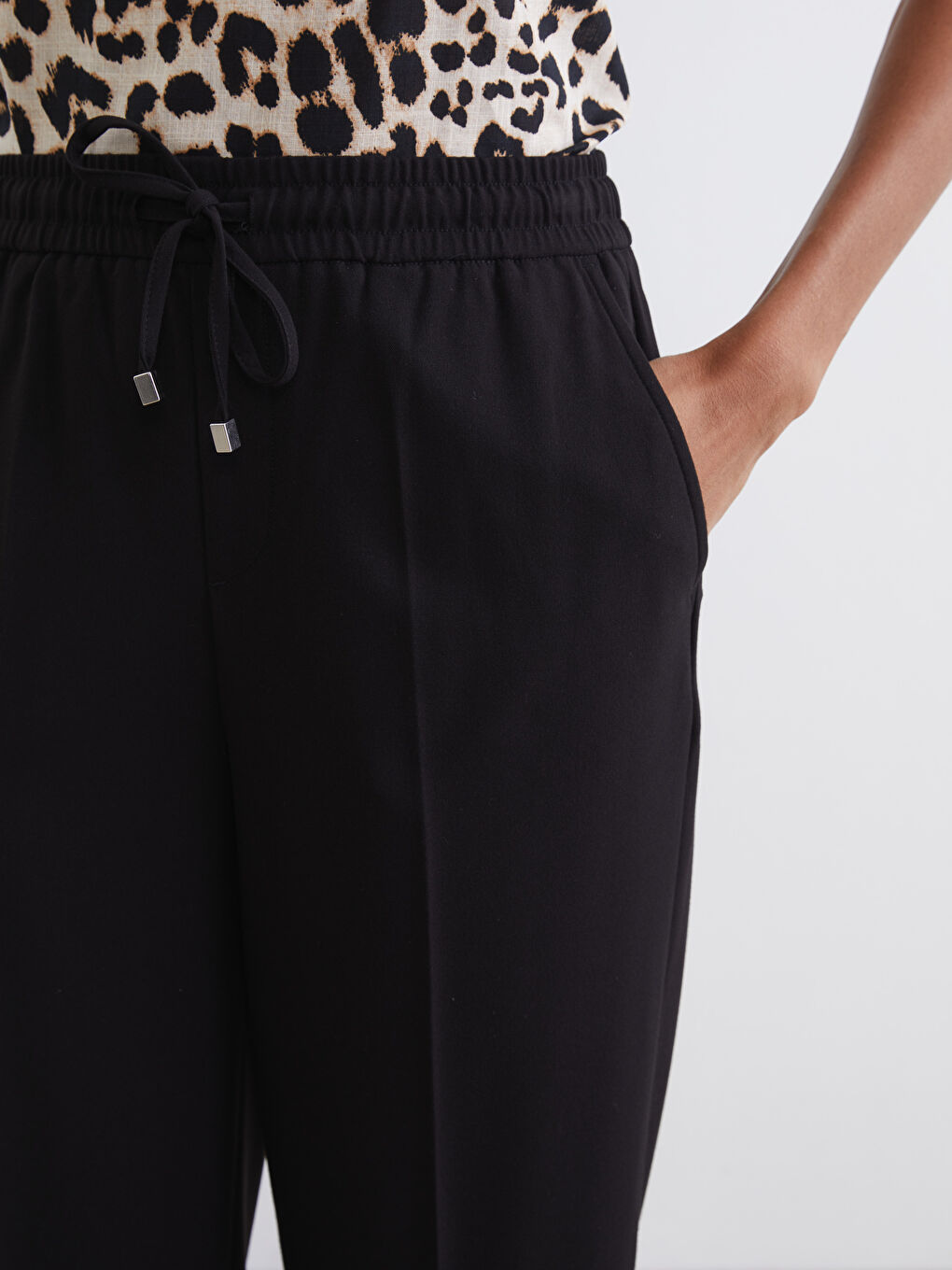 Women's Carrot Fit Trousers with Elastic Waistband-2