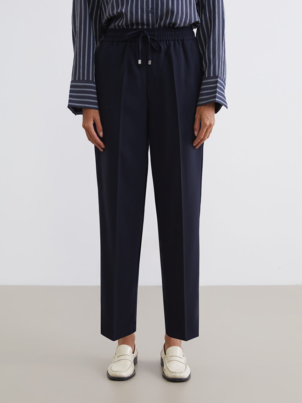 Women's Carrot Fit Trousers with Elastic Waistband-1