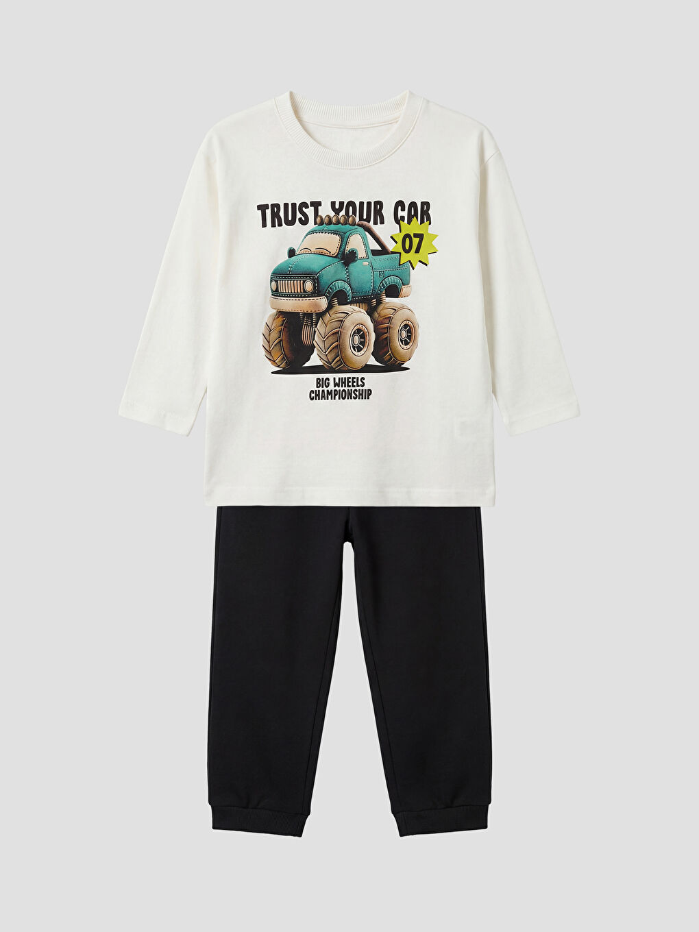 تيشيرت مطبوع للأولاد وسروال رياضي