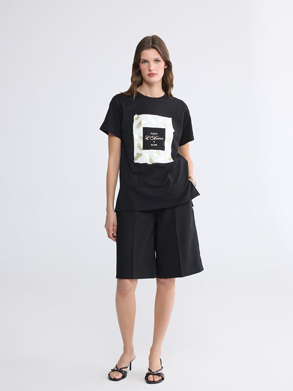 Siyah Bisiklet Yaka Paris Baskılı Kadın Tişört-1