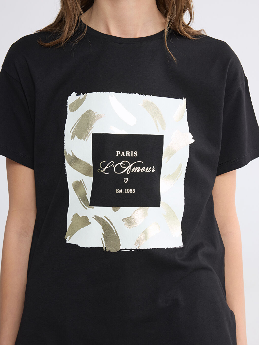 Siyah Bisiklet Yaka Paris Baskılı Kadın Tişört-2