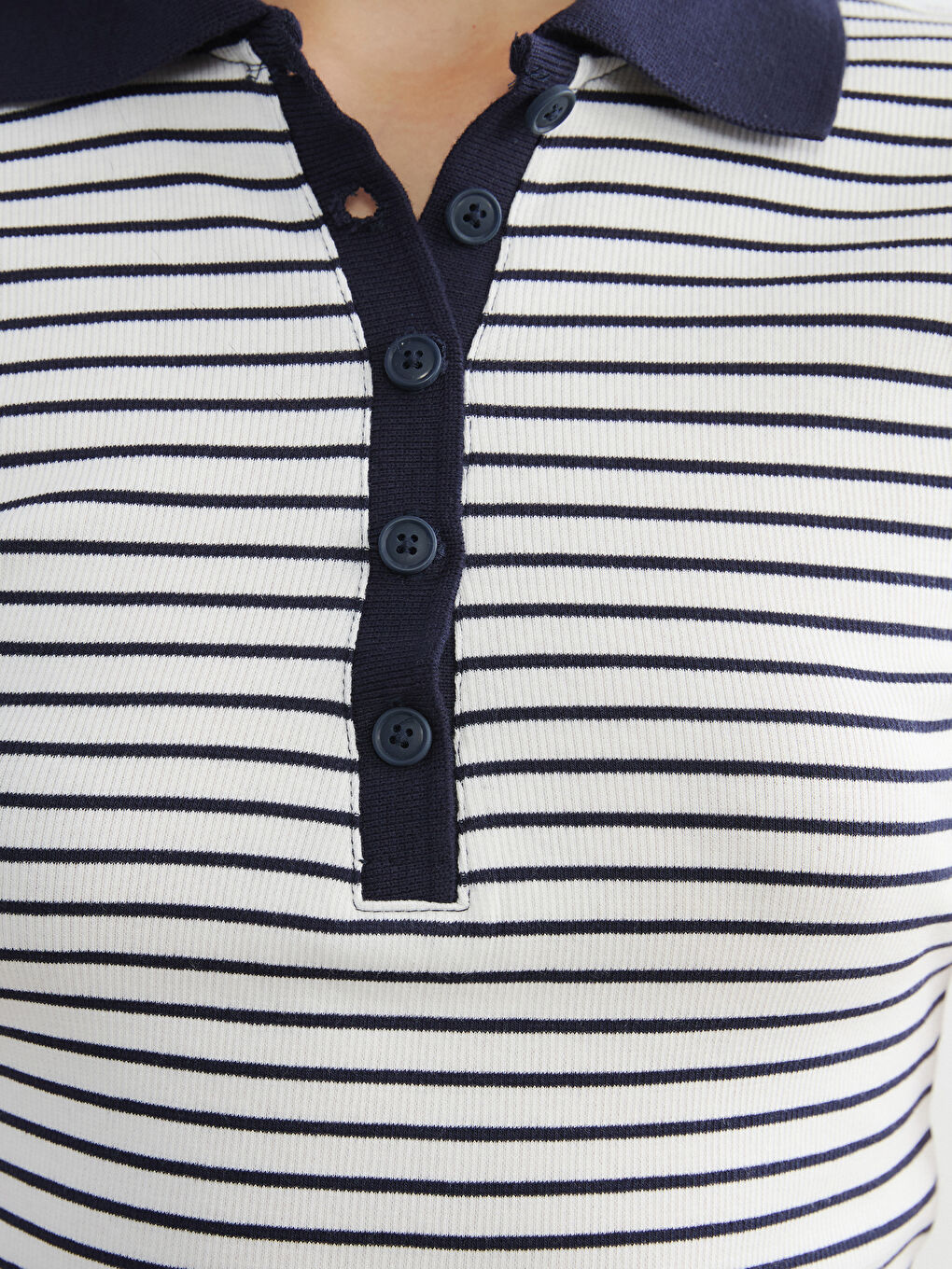 تي شيرت نسائي مخطط بياقة بولو-2