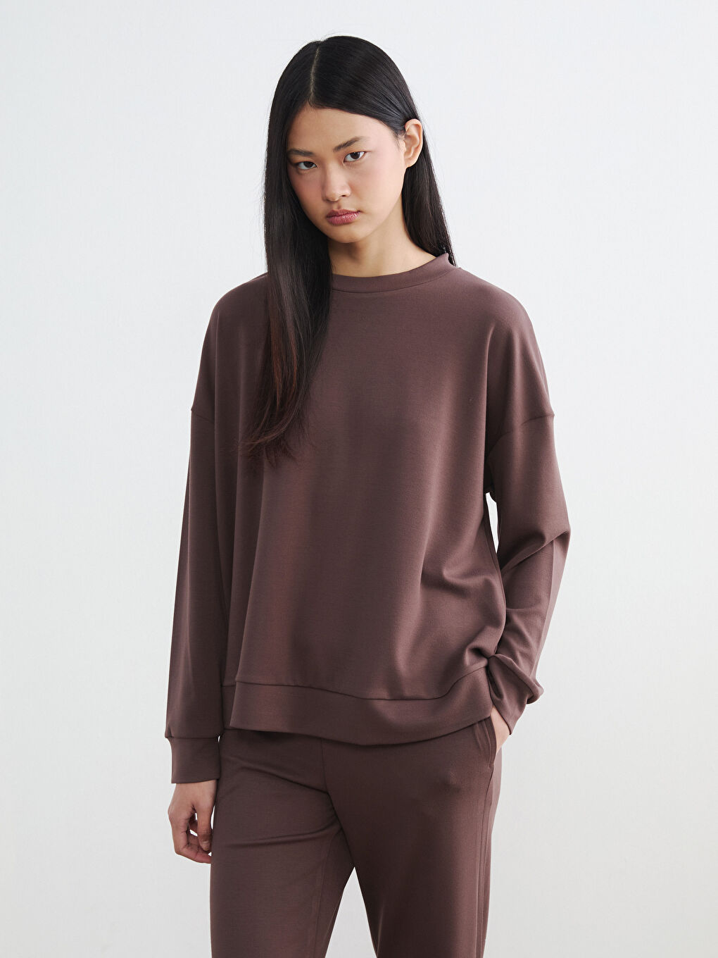 قميص رياضي بنى نساء