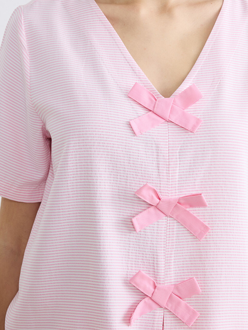 V-Neck Striped Women's Pajama Set with Shorts-2