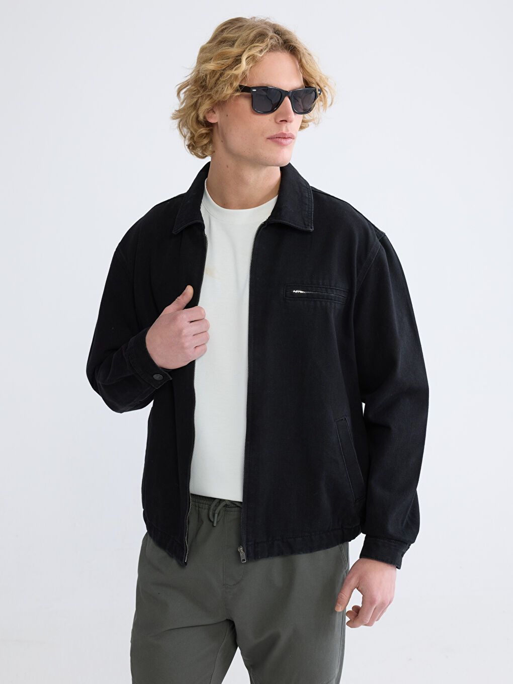 چاکەتی جینز ڕه‌ش پیاو