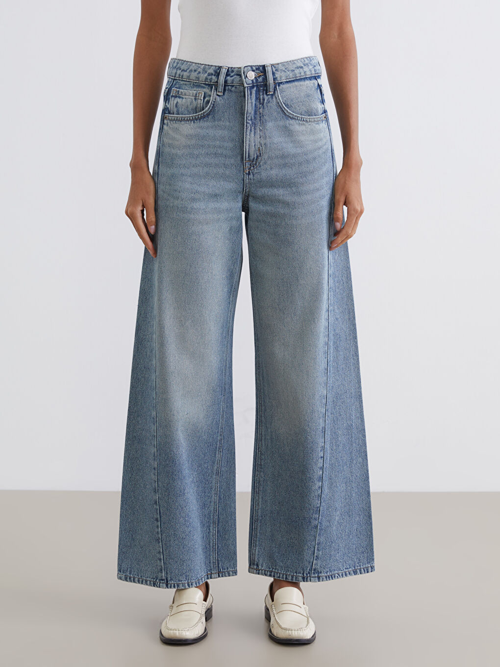 Женские джинсы широкого кроя-1