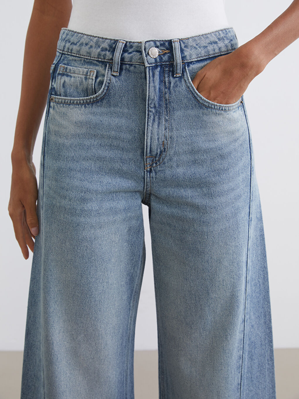 Женские джинсы широкого кроя-2