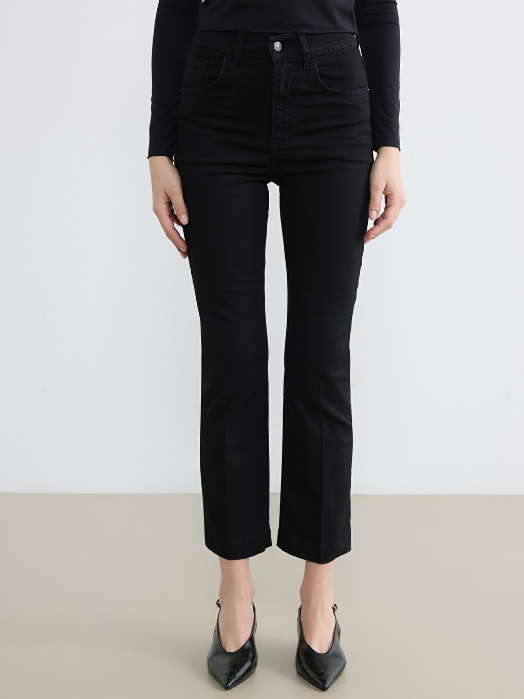 Siyah Crop Flare Kadın Jean Pantolon-1